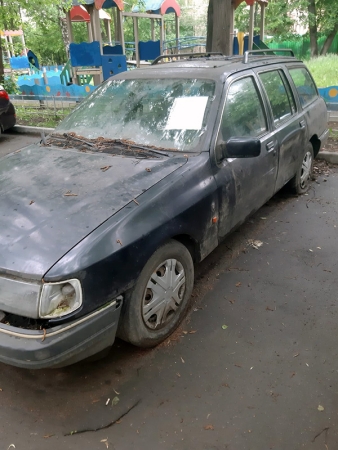 Перемещение автомобиля марки «Форд» черного цвета на Строительном проезде в Красногорске.