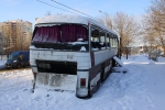 Автобус «Setra» белого цвета на обочине окружной дороги возле гаражного комплекса «Нестор» по улице Карбышева в Красногорске.