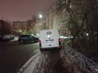 Перекрытие пешеходной дорожки автомобилем «Фольксваген» белого цвета с государственным номером О959КЕ750