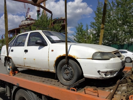 Перемещение автомобиля марки «ДЭУ» белого цвета в городском округе Красногорске.